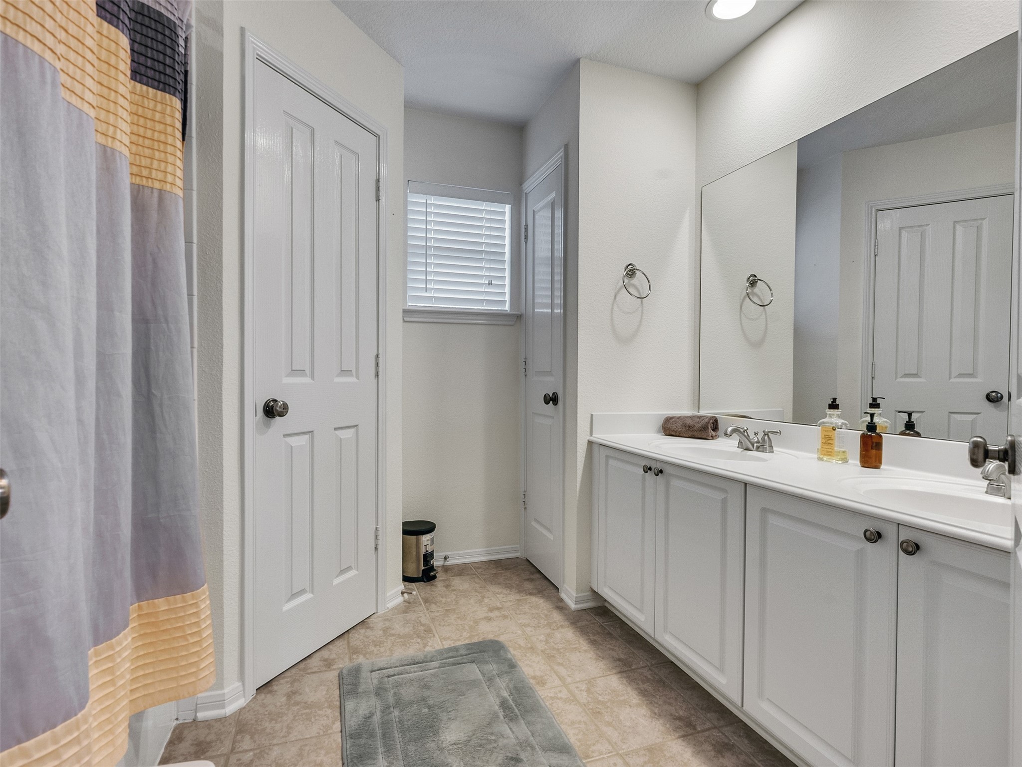 83 Scarlet Woods Court, Unit 83 The Woodlands, TX 77380 - Photo 20 of 34 Primary bath with two sinks and a private toilet closet.