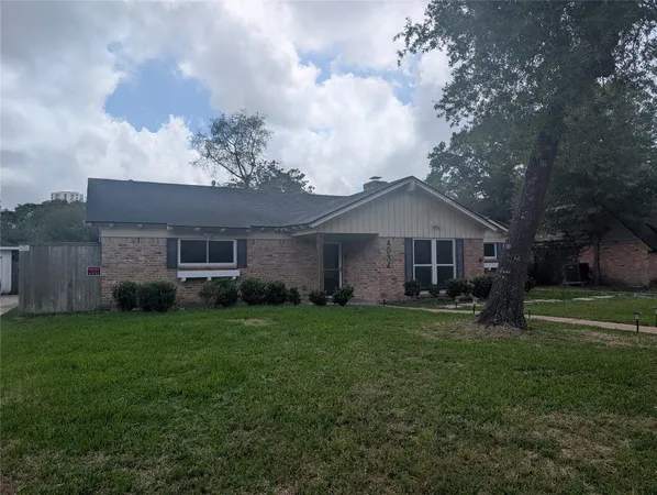 $2,695 | 4034 Shady Springs Drive, Seabrook, TX 77586