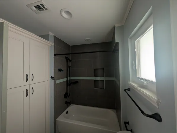 $2,695 | 4034 Shady Springs Drive, Seabrook, TX 77586