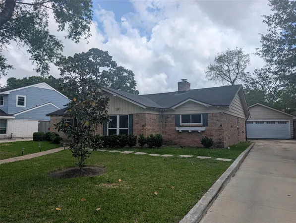 $2,695 | 4034 Shady Springs Drive, Seabrook, TX 77586