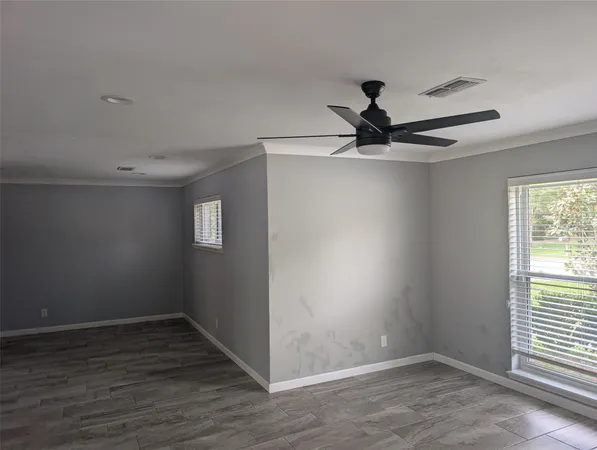 $2,695 | 4034 Shady Springs Drive, Seabrook, TX 77586