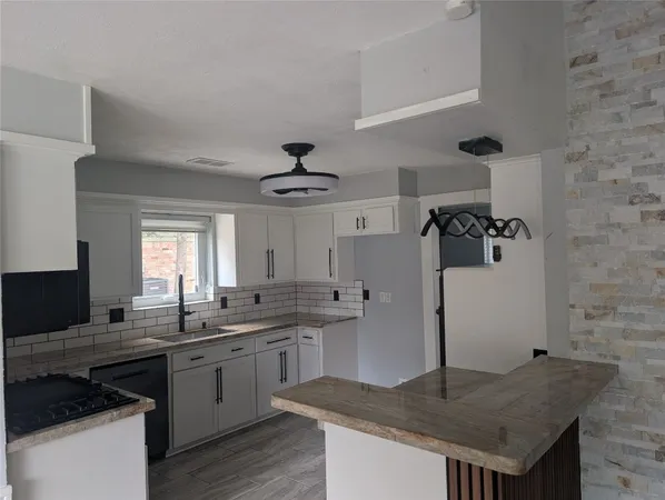 $2,695 | 4034 Shady Springs Drive, Seabrook, TX 77586