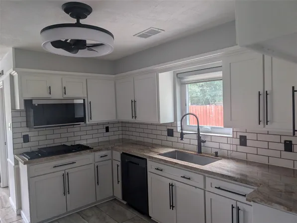 $2,695 | 4034 Shady Springs Drive, Seabrook, TX 77586