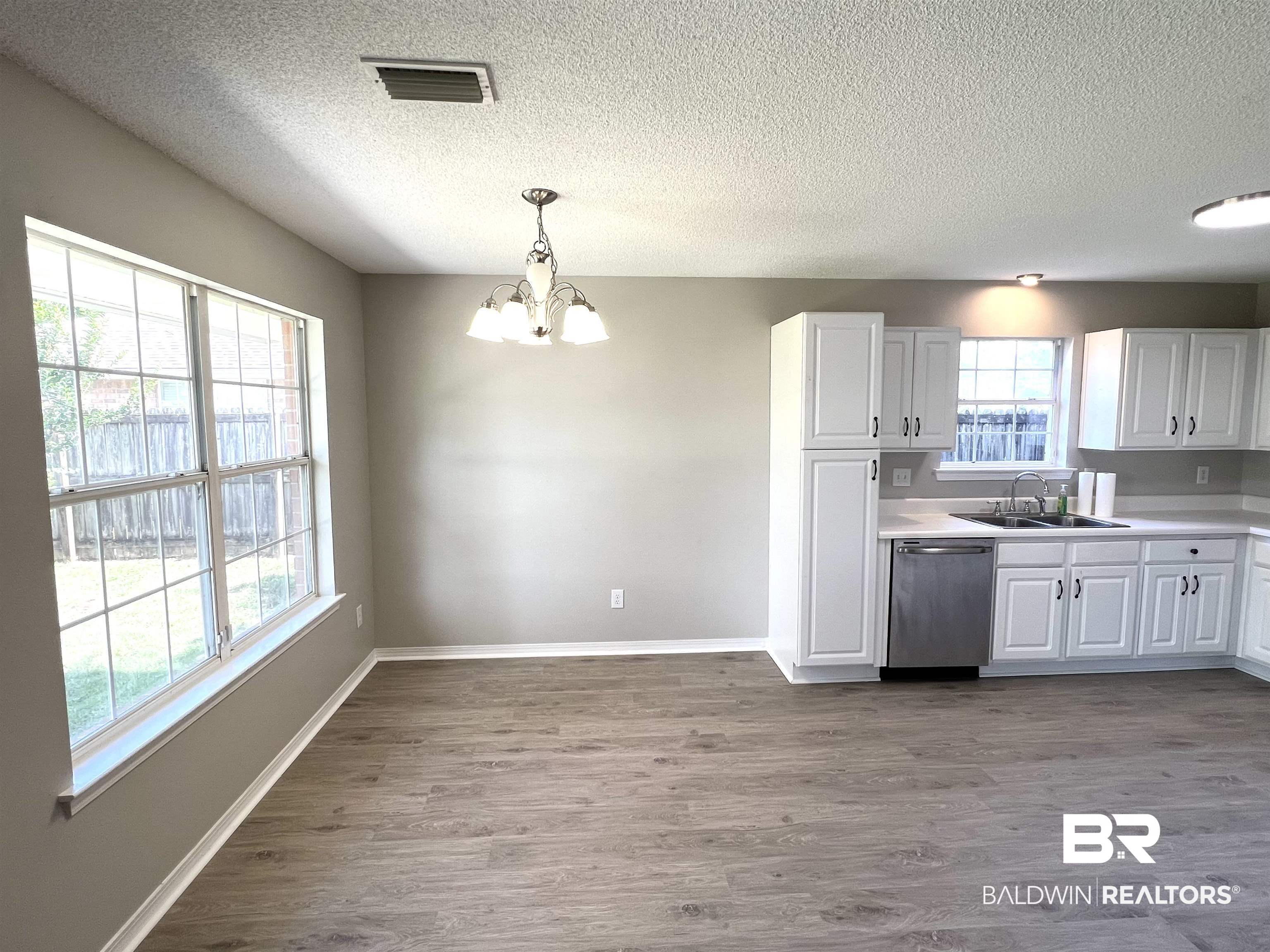 304 Woodbridge Court Foley, AL 36535 - Photo 5 of 17 Gallery Image 5