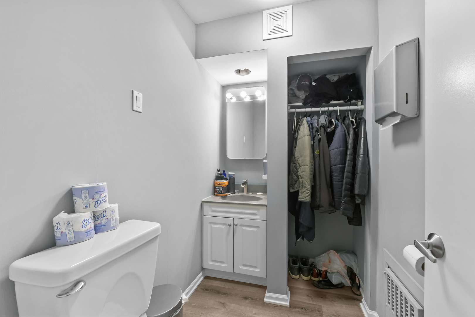7124 West Higgins Avenue Chicago, IL 60656 - Photo 12 of 33 a room that has a bed and a chair in it