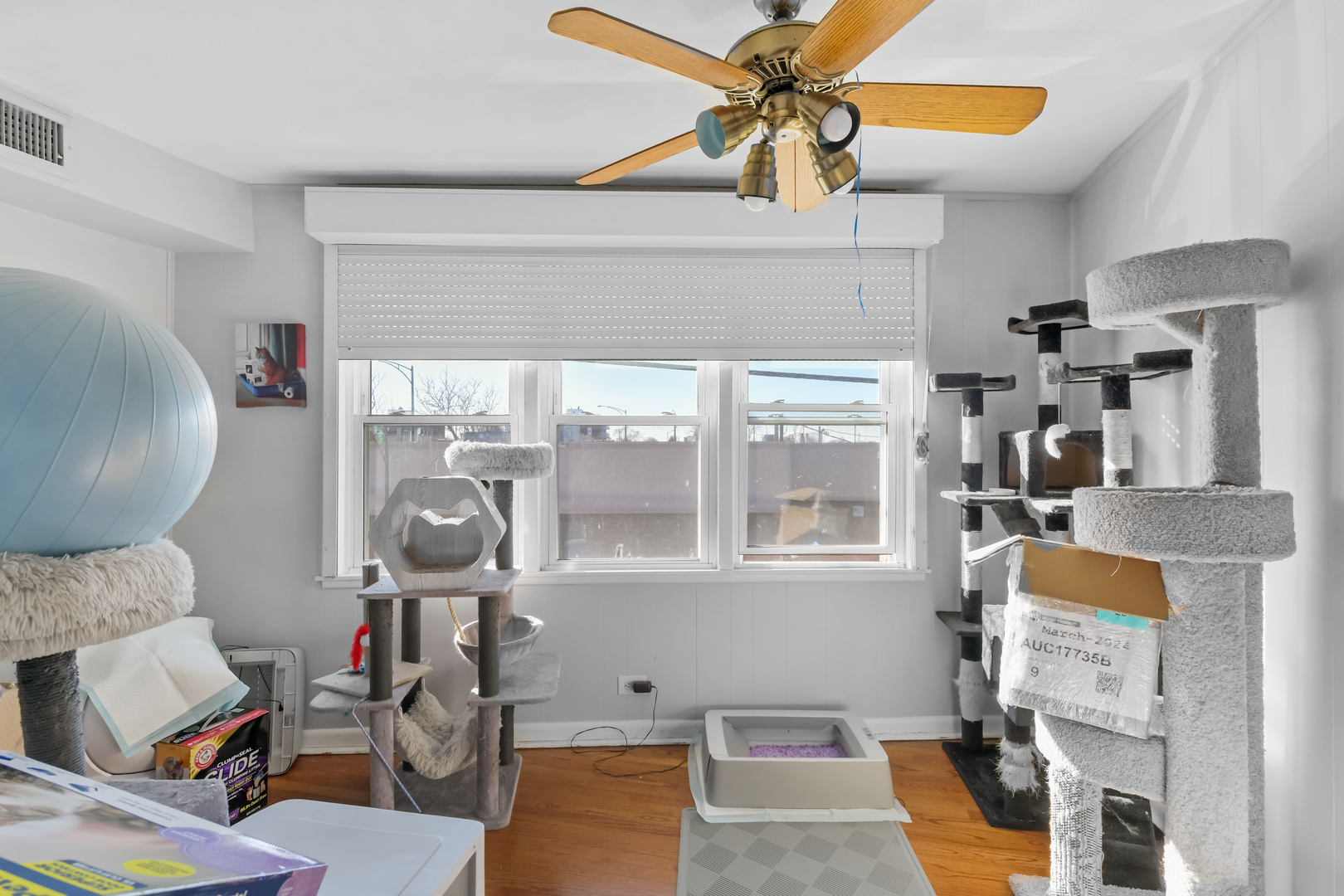 7124 West Higgins Avenue Chicago, IL 60656 - Photo 15 of 33 a living room with furniture and a window
