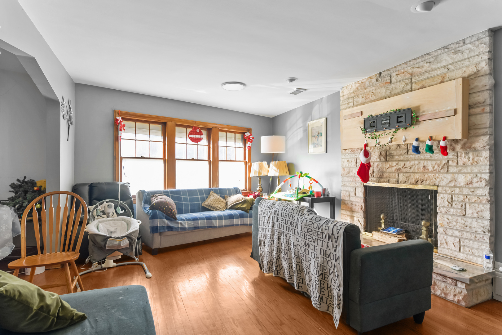 7124 West Higgins Avenue Chicago, IL 60656 - Photo 23 of 33 a living room with furniture and a flat screen tv