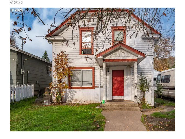 $219,000 | 1224 Northeast Freemont Avenue, Roseburg, OR 97470