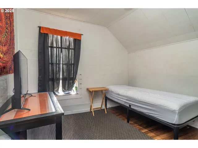 $219,000 | 1224 Northeast Freemont Avenue, Roseburg, OR 97470