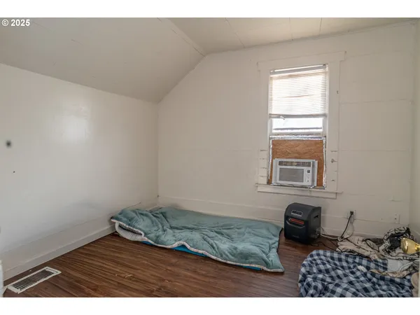 $219,000 | 1224 Northeast Freemont Avenue, Roseburg, OR 97470