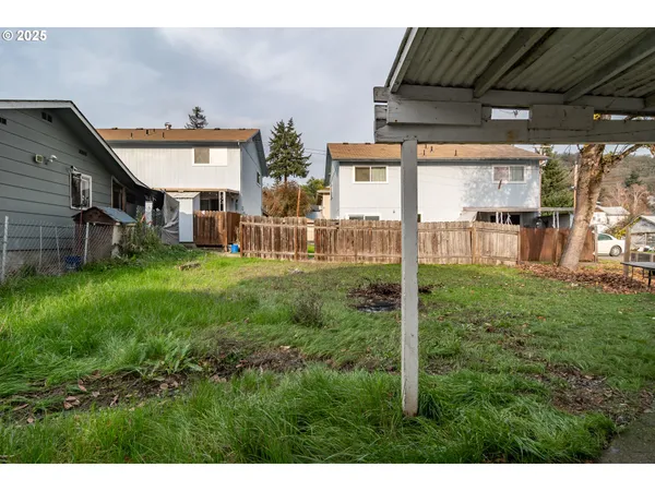 $219,000 | 1224 Northeast Freemont Avenue, Roseburg, OR 97470