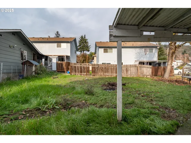 $219,000 | 1224 Northeast Freemont Avenue, Roseburg, OR 97470