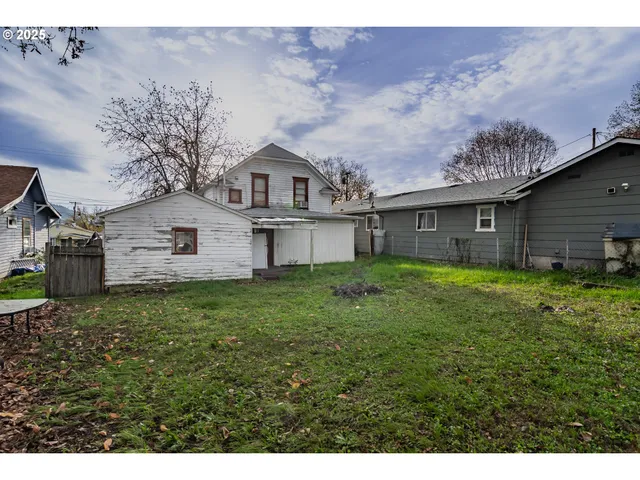 $219,000 | 1224 Northeast Freemont Avenue, Roseburg, OR 97470