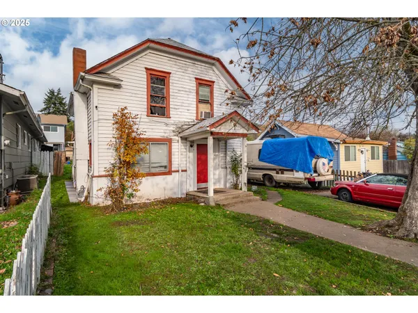 $219,000 | 1224 Northeast Freemont Avenue, Roseburg, OR 97470