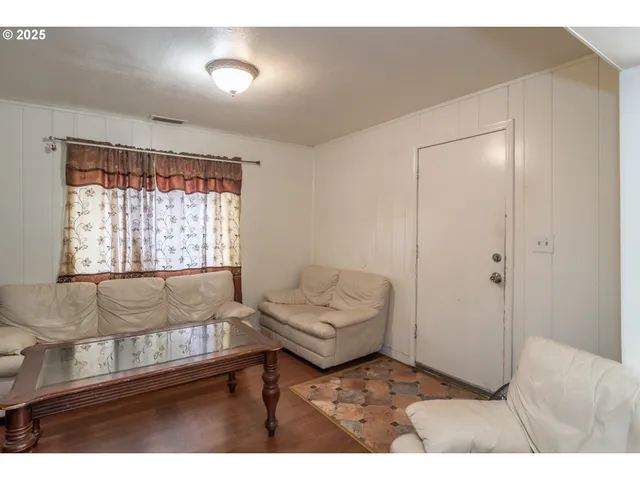 $219,000 | 1224 Northeast Freemont Avenue, Roseburg, OR 97470