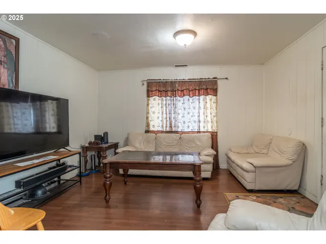 $219,000 | 1224 Northeast Freemont Avenue, Roseburg, OR 97470