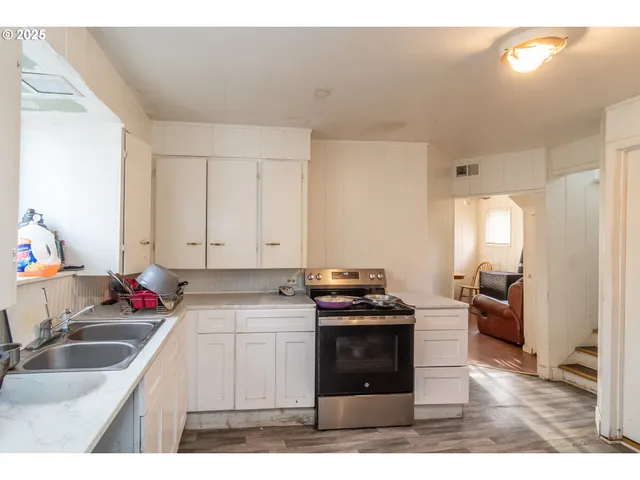 $219,000 | 1224 Northeast Freemont Avenue, Roseburg, OR 97470