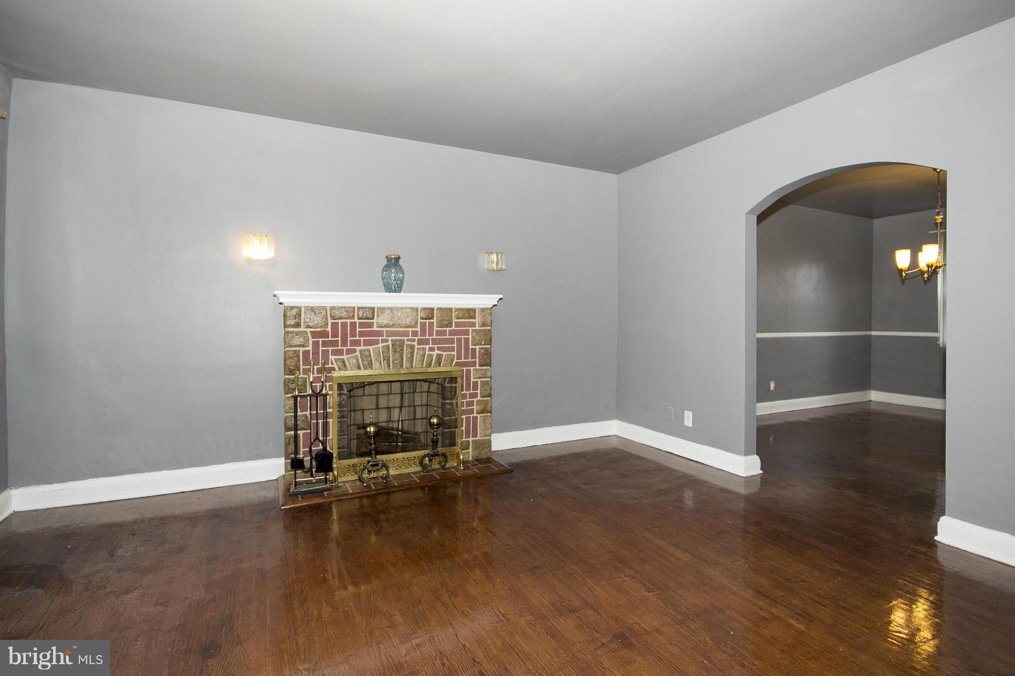 1618 Shadyside Road Baltimore, MD 21218 - Photo 2 of 22 Living Room