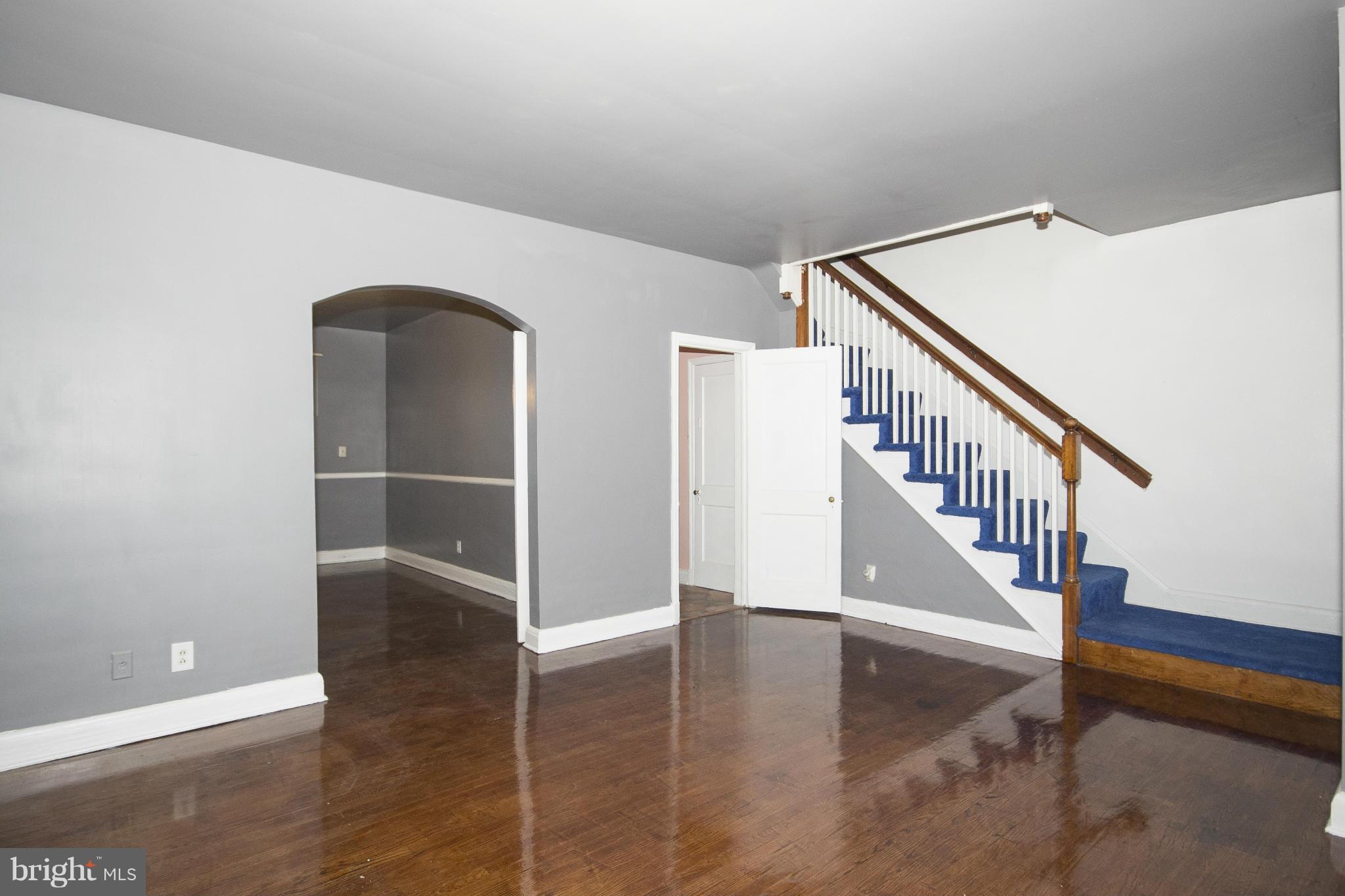 1618 Shadyside Road Baltimore, MD 21218 - Photo 3 of 22 Living Room