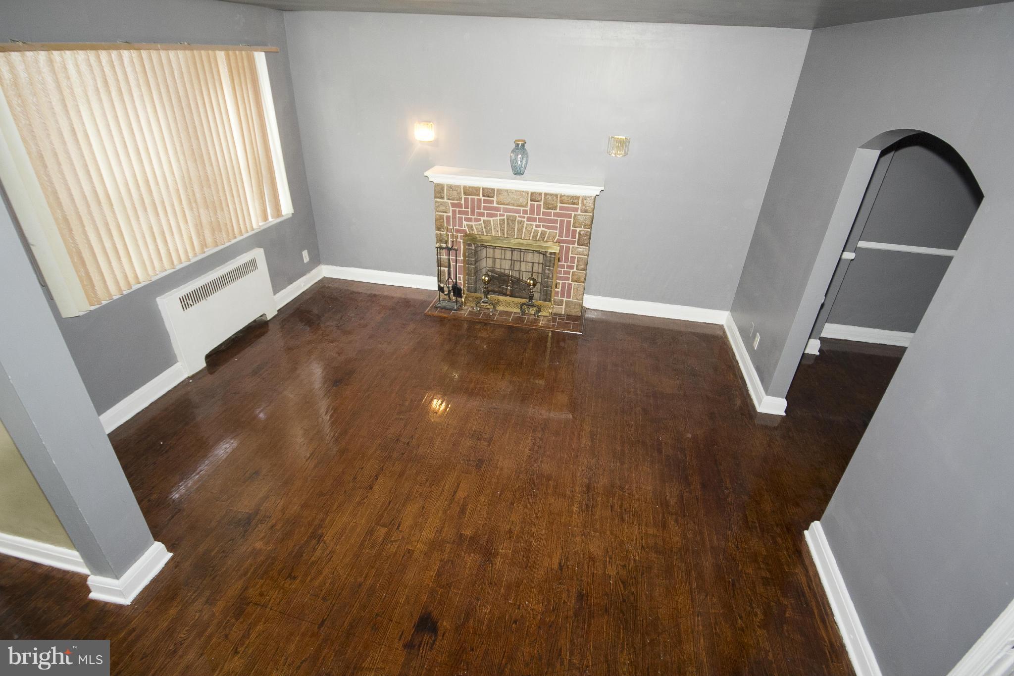 1618 Shadyside Road Baltimore, MD 21218 - Photo 6 of 22 Living Room
