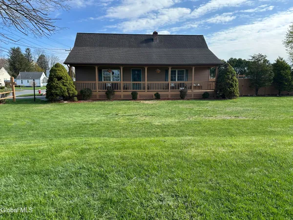 $318,000 | 1825 Greenpoint Avenue, Rotterdam, NY 12303