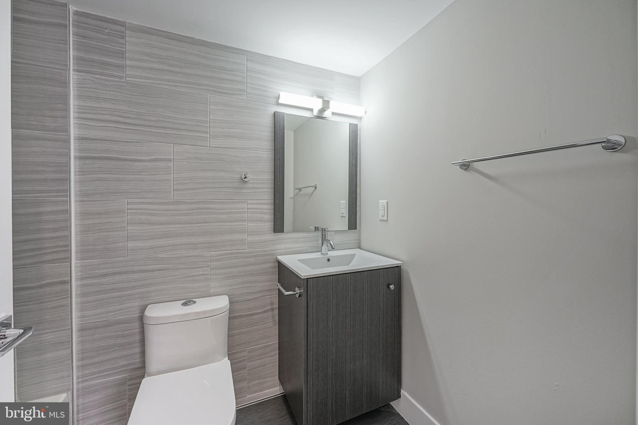 1070 North Front Street, Unit B Philadelphia, PA 19123 - Photo 7 of 13