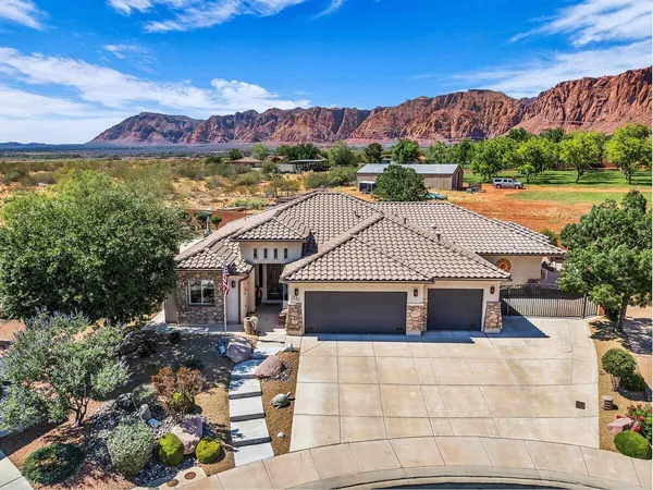 $900,000 | 331 North Eagle Cove, Ivins, UT 84738