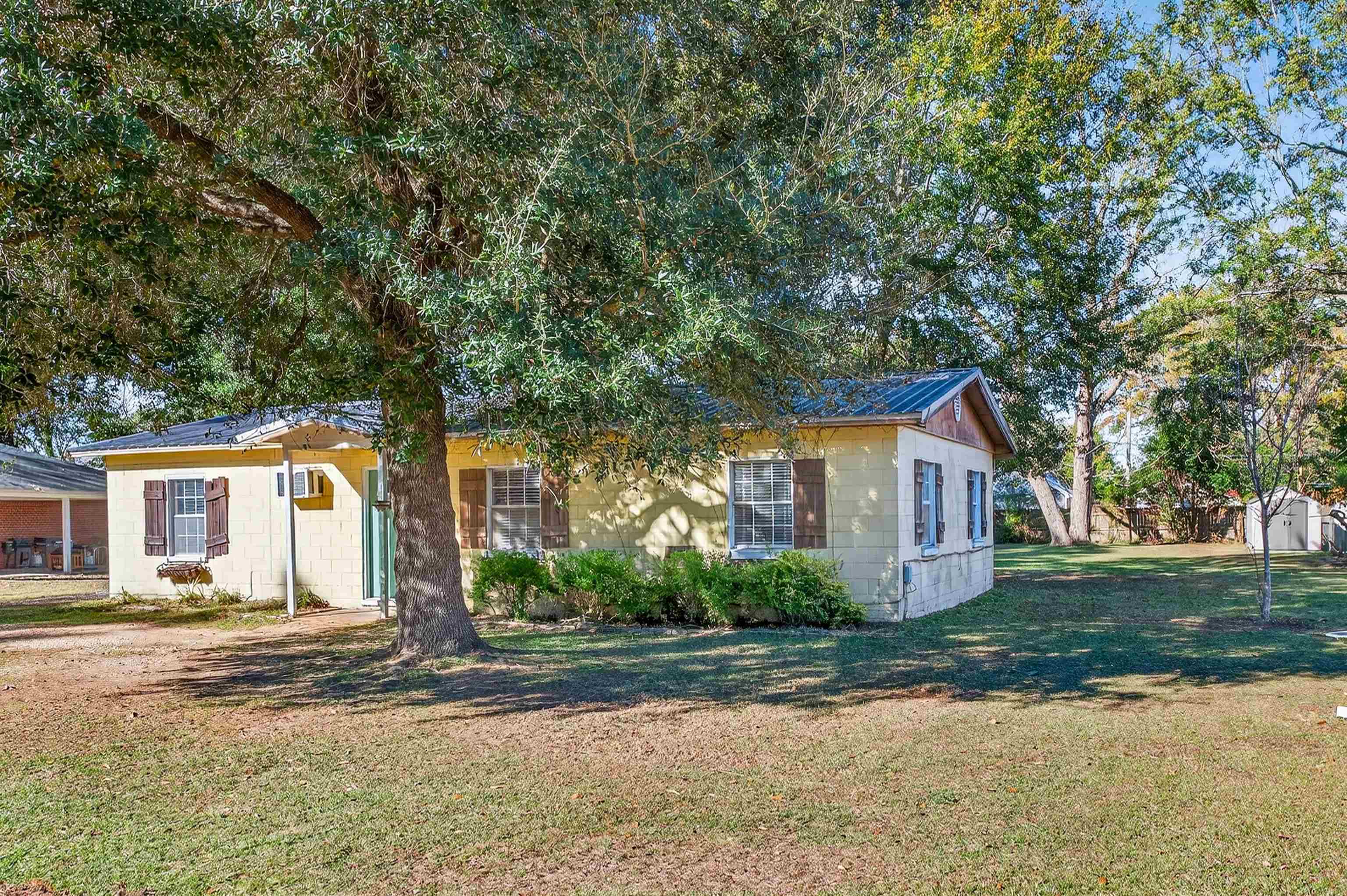 18635 Florida Street Robertsdale, AL 36567 - Photo 2 of 37