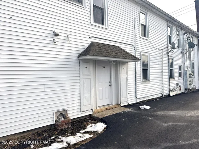 $1,400 | 1825 Highway 209, Unit 103, Brodheadsville, PA 18322