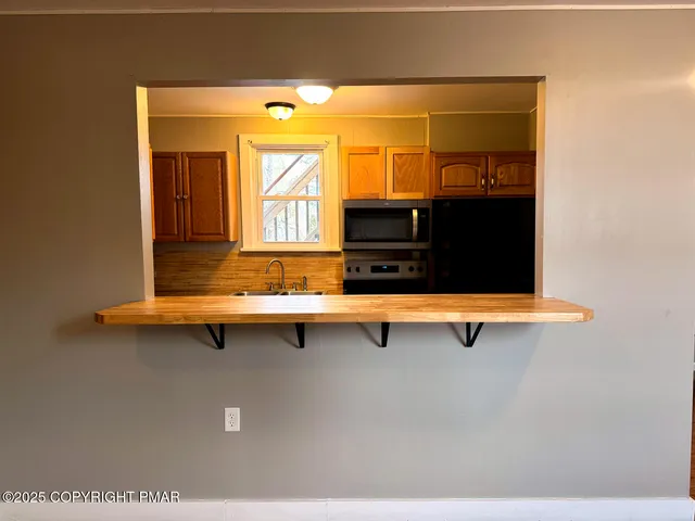 $1,400 | 1825 Highway 209, Unit 103, Brodheadsville, PA 18322