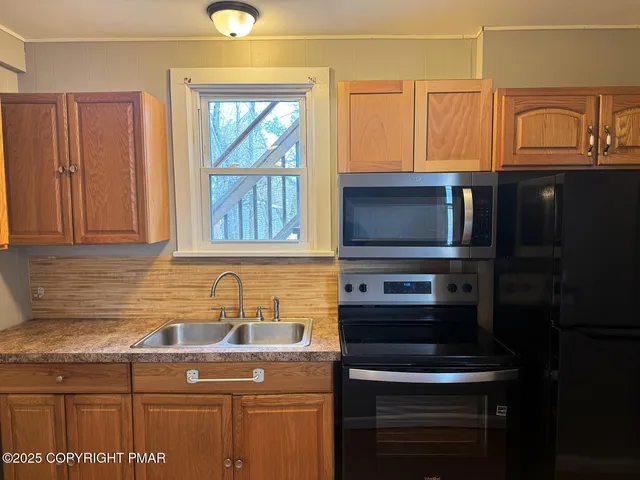 $1,400 | 1825 Highway 209, Unit 103, Brodheadsville, PA 18322