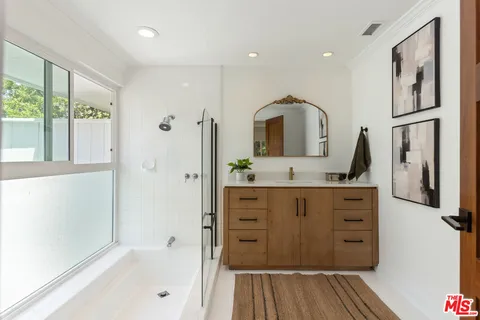 $1,595,000 | 5071 Shirley Avenue, Tarzana, CA 91356