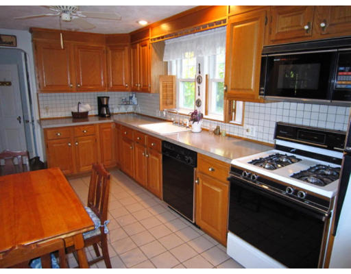 78 Thornton Road Waltham, MA 02453 - Photo 3 of 11