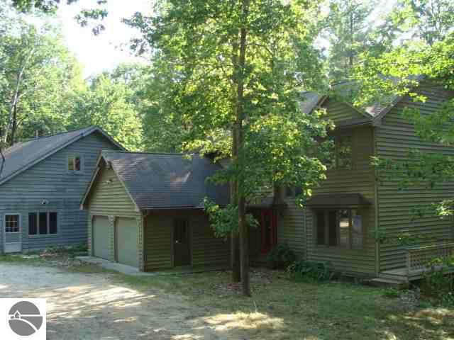 303 High Lake Road Traverse City, MI 49696 - Photo 11 of 15 1697110-10.JPG