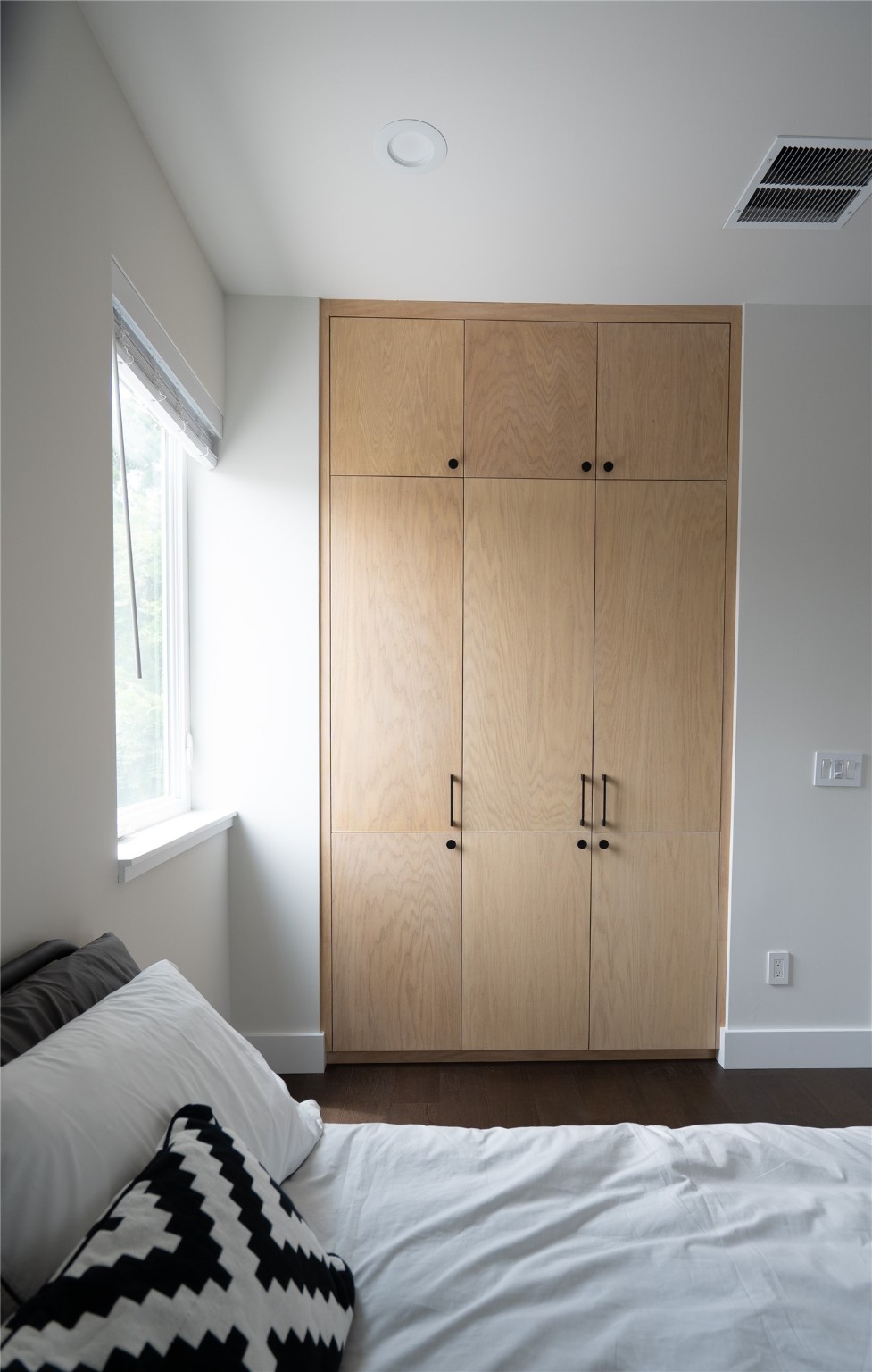 3618 Engelke Street Houston, TX 77003 - Photo 7 of 10 a bedroom with a bed and a window