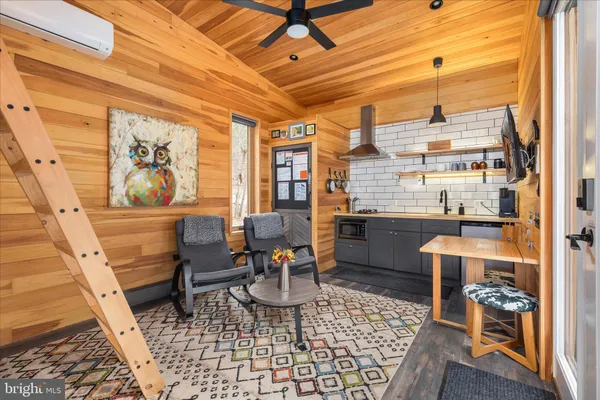 $325,000 | 949 Dumpling Run Road, Moorefield, WV 26836