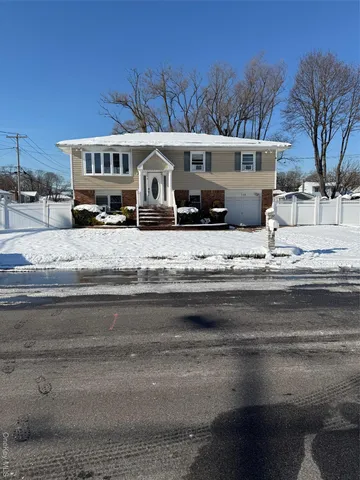 $759,999 | 118 Lincoln Avenue, Deer Park, NY 11729