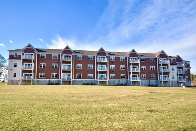 $589,000 | 57 Long Point Road, Unit 104, Lakeville, MA 02347