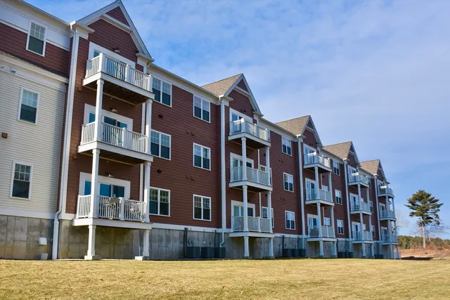 $589,000 | 57 Long Point Road, Unit 104, Lakeville, MA 02347