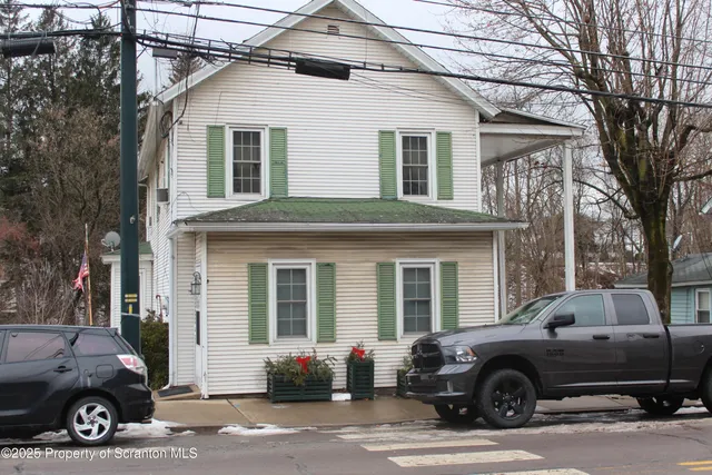 $900 | 105 College Avenue, Factoryville, PA 18419