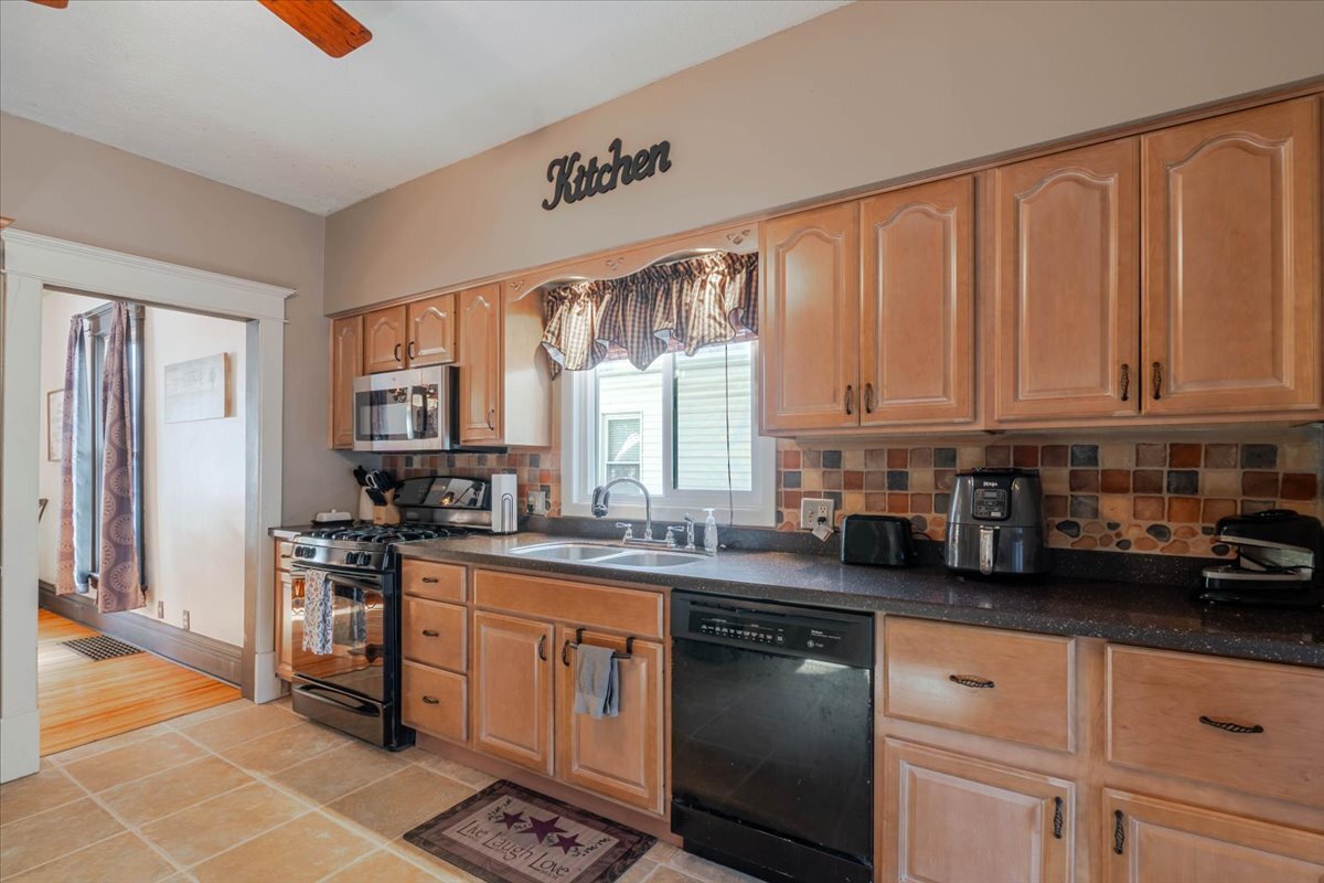 117 West Humiston Street Pontiac, IL 61764 - Photo 13 of 33