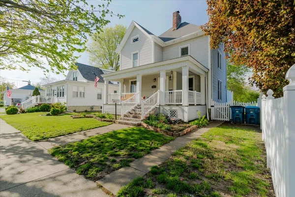 $179,000 | 117 West Humiston Street, Pontiac, IL 61764