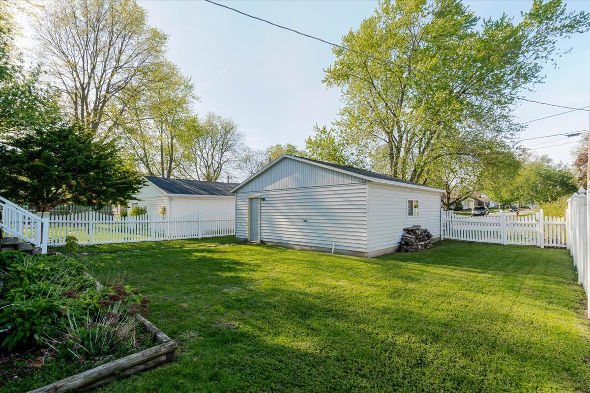 117 West Humiston Street Pontiac, IL 61764 - Photo 30 of 33