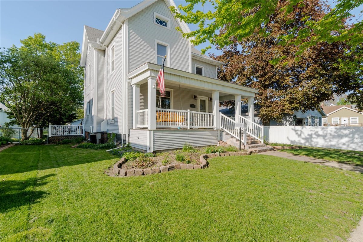 117 West Humiston Street Pontiac, IL 61764 - Photo 3 of 33