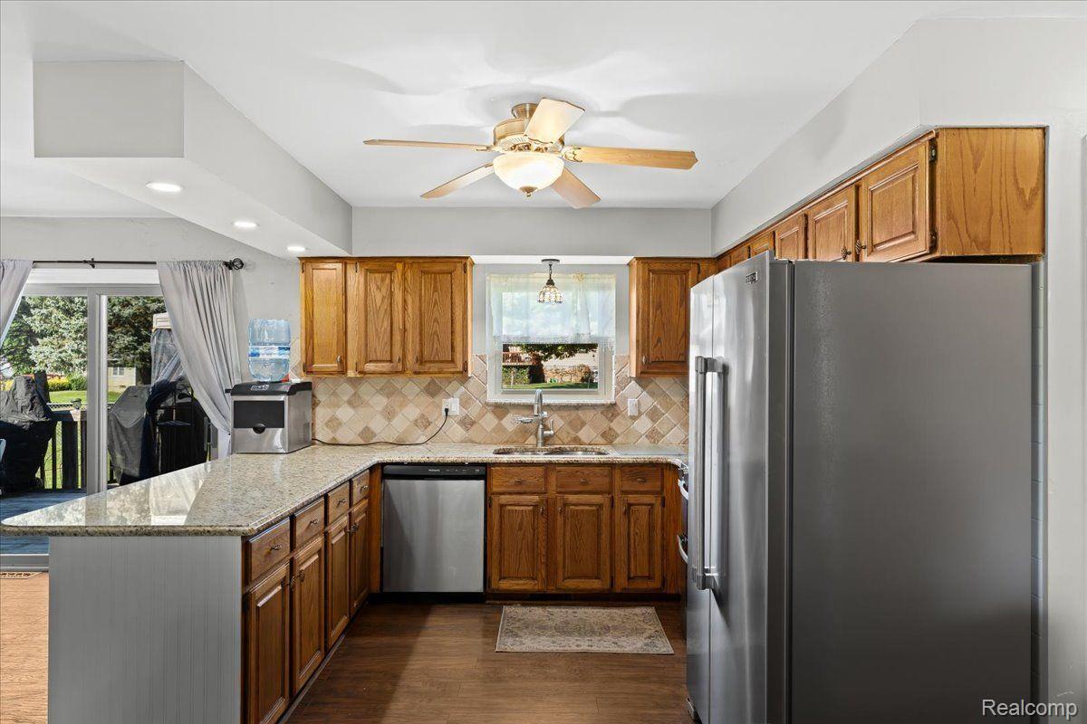 7677 McClements Road Brighton, MI 48114 - Photo 4 of 25 Kitchen 2