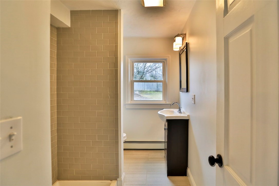 28 Chestnut Hill Road Glocester, RI 02814 - Photo 12 of 15
