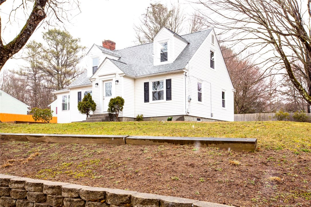 28 Chestnut Hill Road Glocester, RI 02814 - Photo 3 of 15