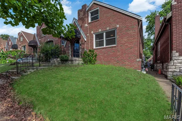 $280,000 | 4035 Fairview Avenue, St. Louis, MO 63116