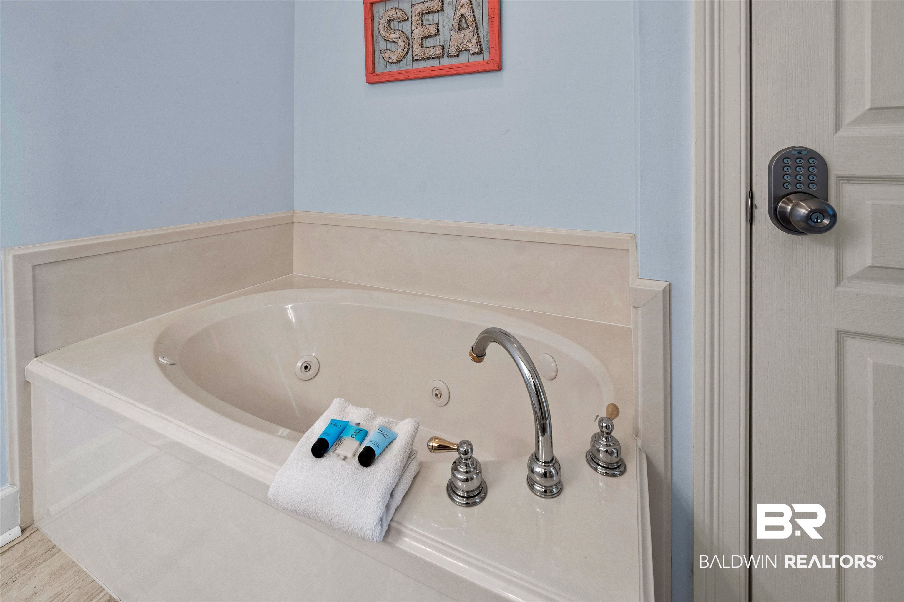 3434 Mariner Circle Orange Beach, AL 36561 - Photo 33 of 38 Bathroom featuring a bathing tub
