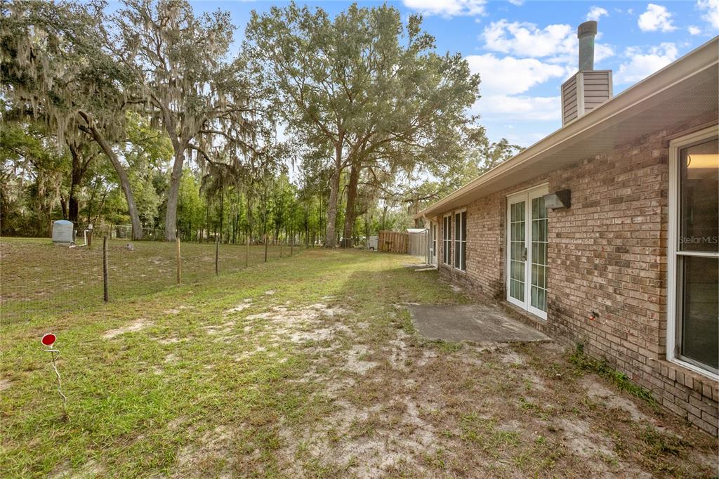 378 Glenwood Road DeLand, FL 32720 - Photo 25 of 38 a backyard of a house with lots of green space
